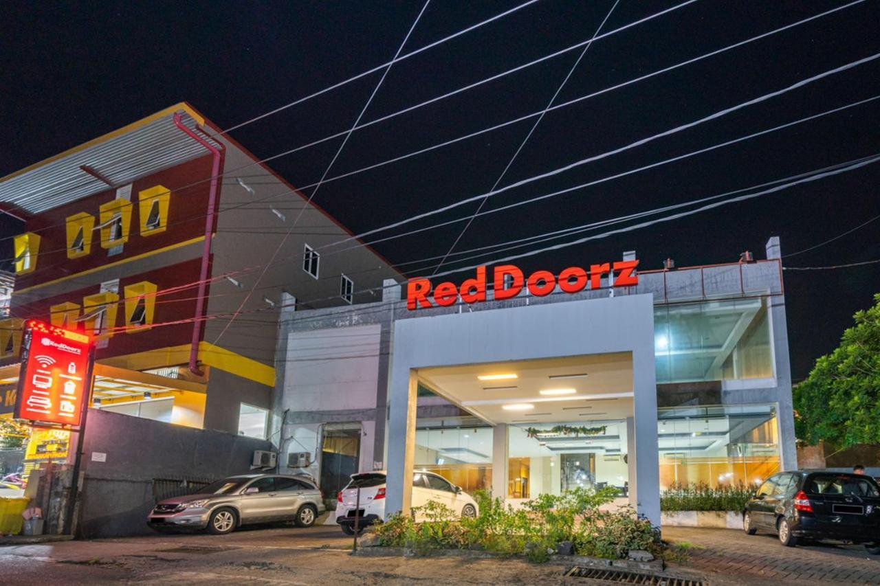 Reddoorz Near Bahu Mall Manado Malalayang Exteriör bild