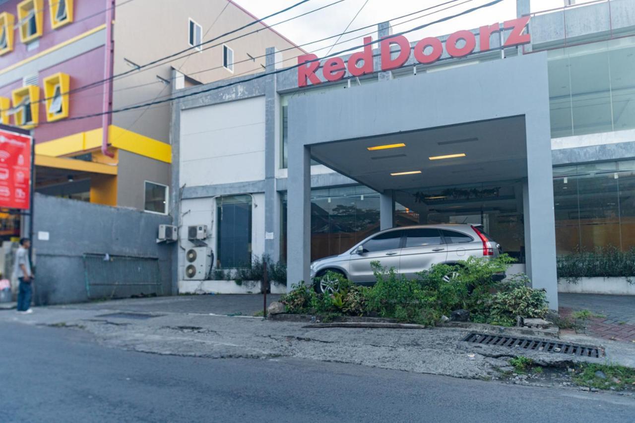 Reddoorz Near Bahu Mall Manado Malalayang Exteriör bild