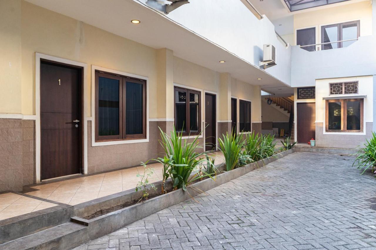 Reddoorz Near Bahu Mall Manado Malalayang Exteriör bild