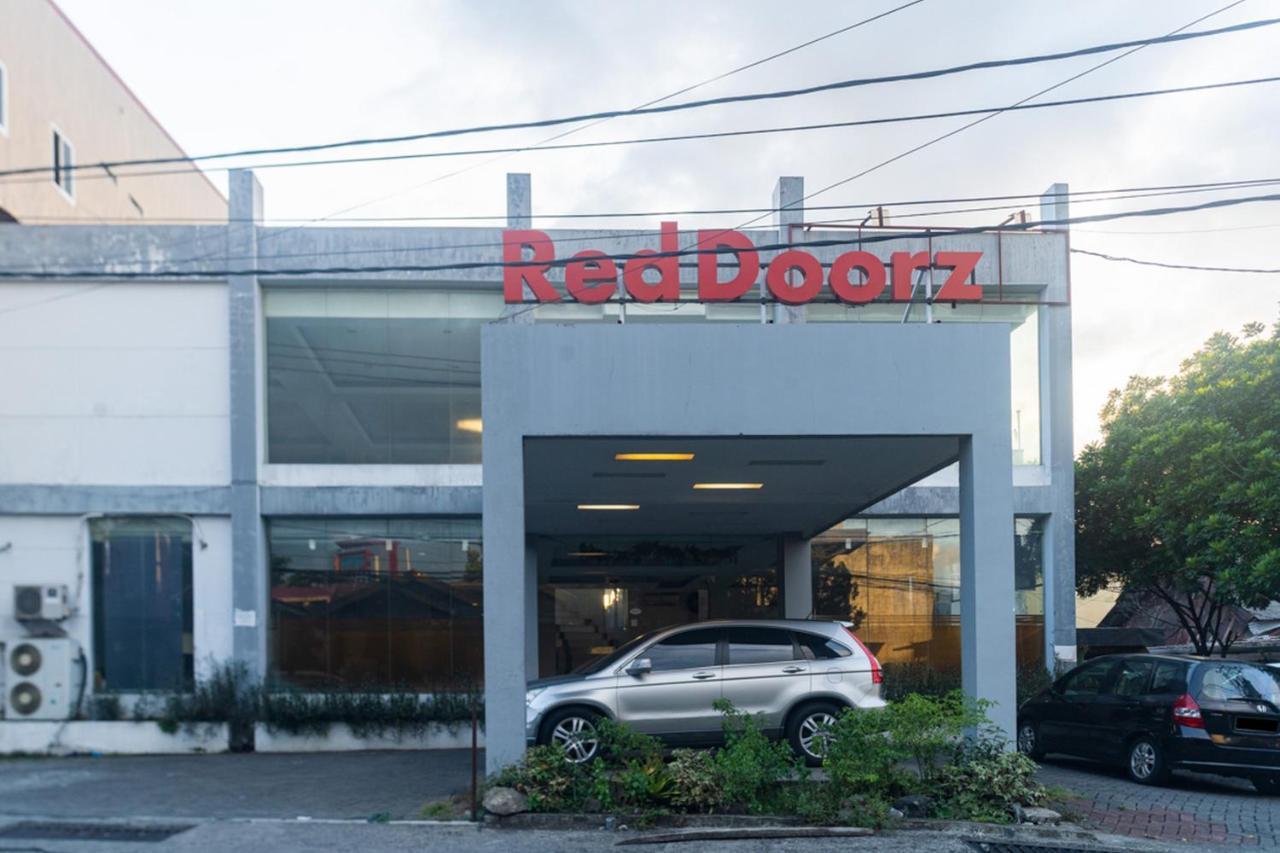 Reddoorz Near Bahu Mall Manado Malalayang Exteriör bild