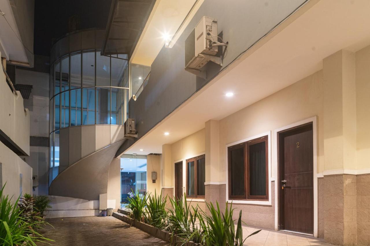 Reddoorz Near Bahu Mall Manado Malalayang Exteriör bild