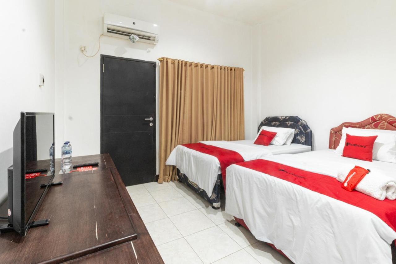 Reddoorz Near Bahu Mall Manado Malalayang Exteriör bild